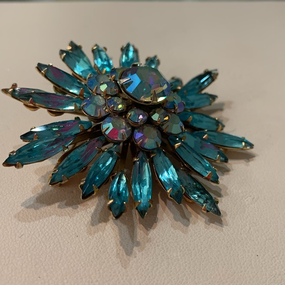 Vintage Large Aqua Blue Aurora Borealis Flower Starburst Pin Brooch - Picture 2 of 5